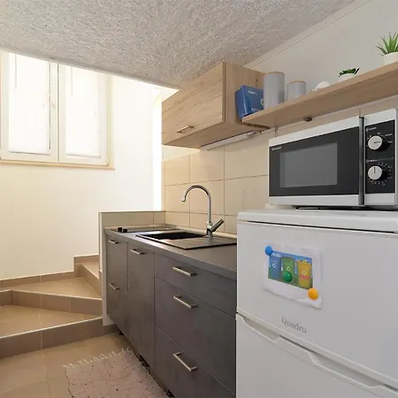 Apartment Apartments Orange 669 *