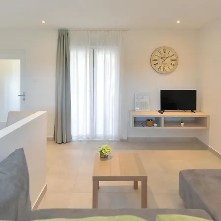 Apartment Apartments Orange 669 Fažana
