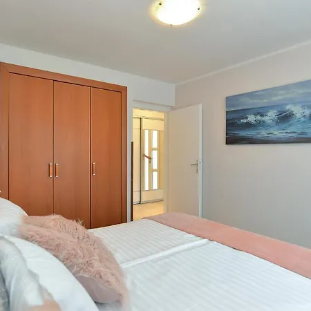 Apartment Apartments Orange 669