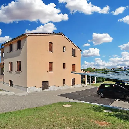 Apartments Orange 669