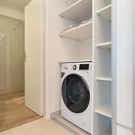 Apartments Orange 669