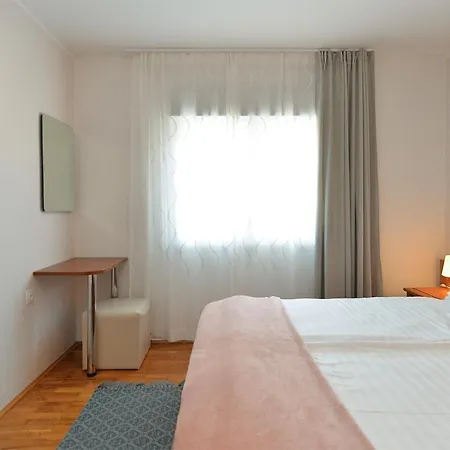 Apartments Orange 669 Apartment Fažana