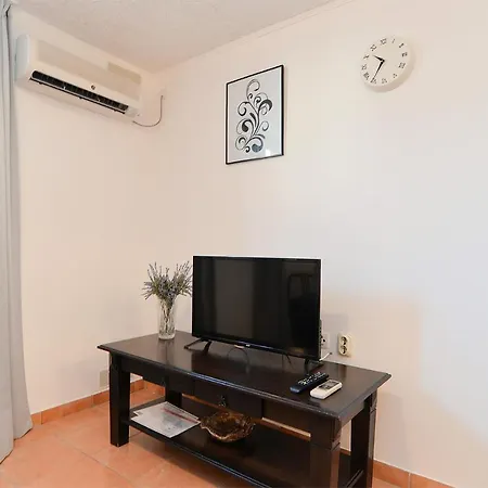Apartments Orange 669