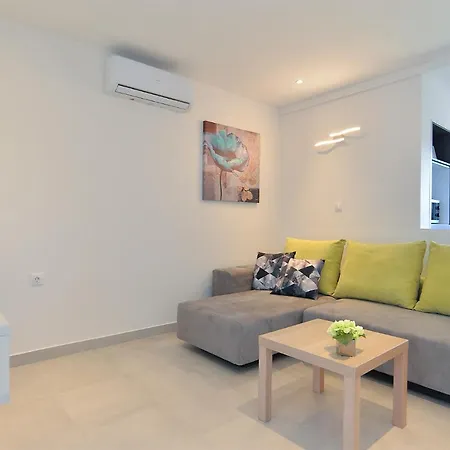 Apartment Apartments Orange 669 *