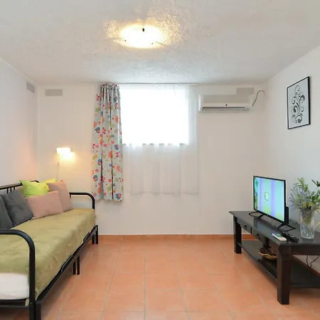 Apartment Apartments Orange 669 *