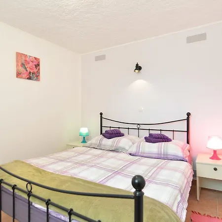 Apartment Apartments Orange 669
