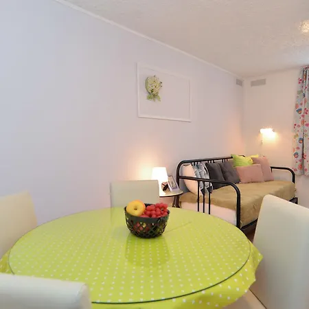 Apartments Orange 669 *